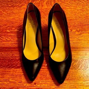 Naturalizer Black Pumps. 3 in. heel